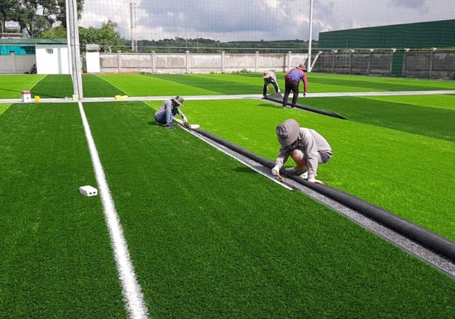 đầu tư sân bóng cỏ nhân tạo